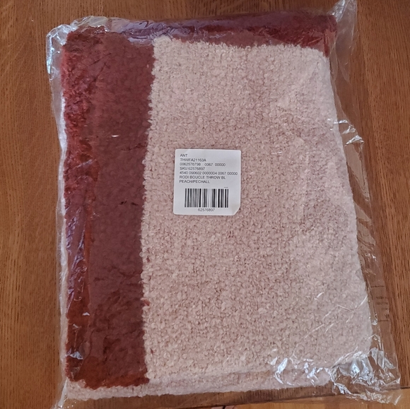 Anthropologie Rodi Bouclé Throw Blanket - peach pink/burgandy - Picture 6 of 10